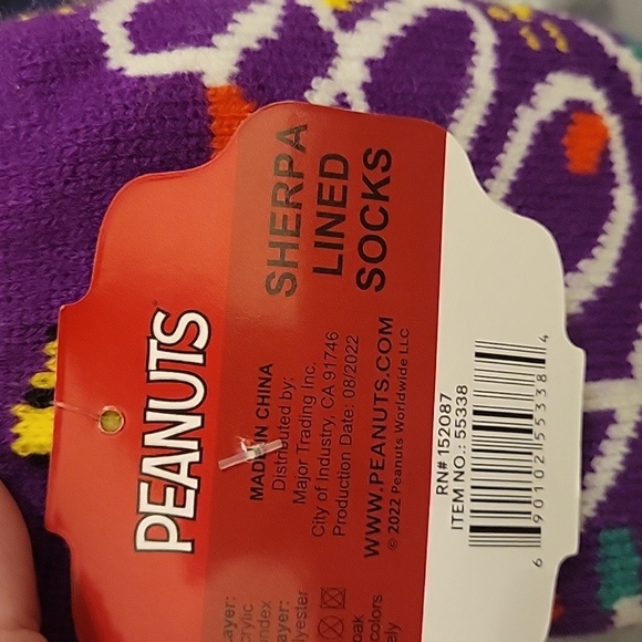 Super cute Snoopy socks NWT - Picture 3 of 4